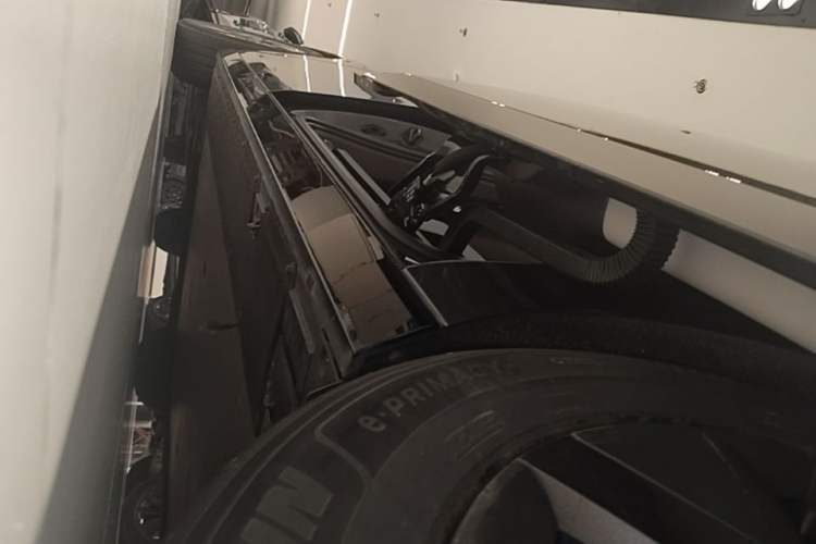 Used Li Auto MEGA 2024 Ultra Model Left Side Sill