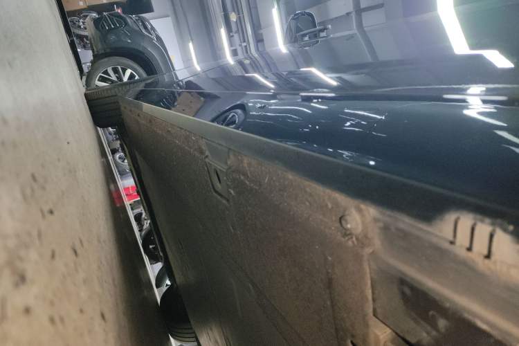 Used Li Auto MEGA 2024 Ultra Model Left Side Sill