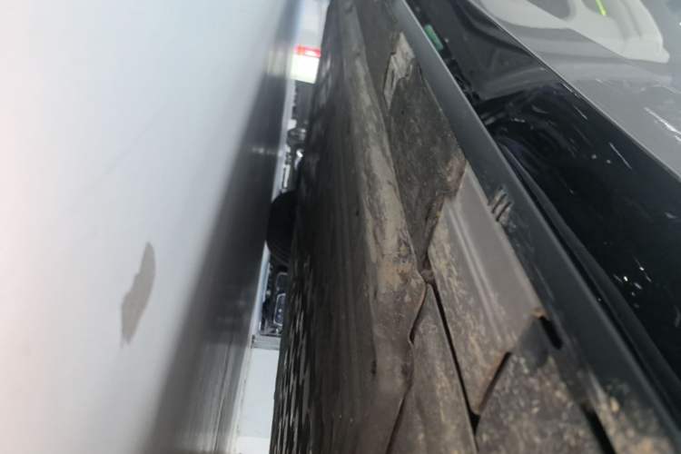 Used Li Auto MEGA 2024 Ultra Model Left Side Sill