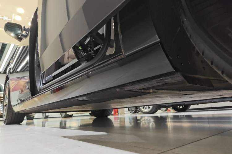 Used Li Auto MEGA 2024 Ultra Model Left Side Sill
