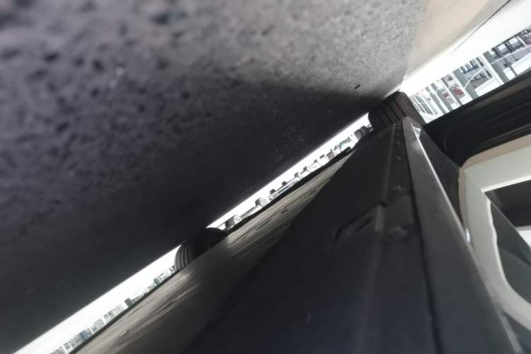 Used Li Auto MEGA 2024 Ultra Model Left Side Sill
