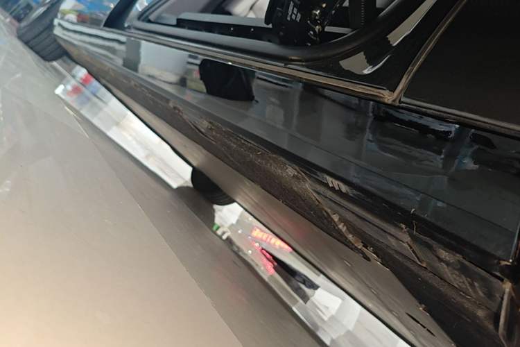 Used Li Auto MEGA 2024 Ultra Model Left Side Sill