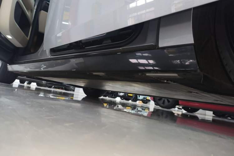 Used Li Auto MEGA 2024 Ultra Model Left Side Sill
