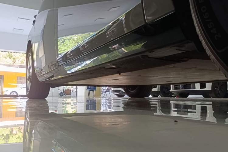 Used Li Auto MEGA 2024 Ultra Model Left Side Sill