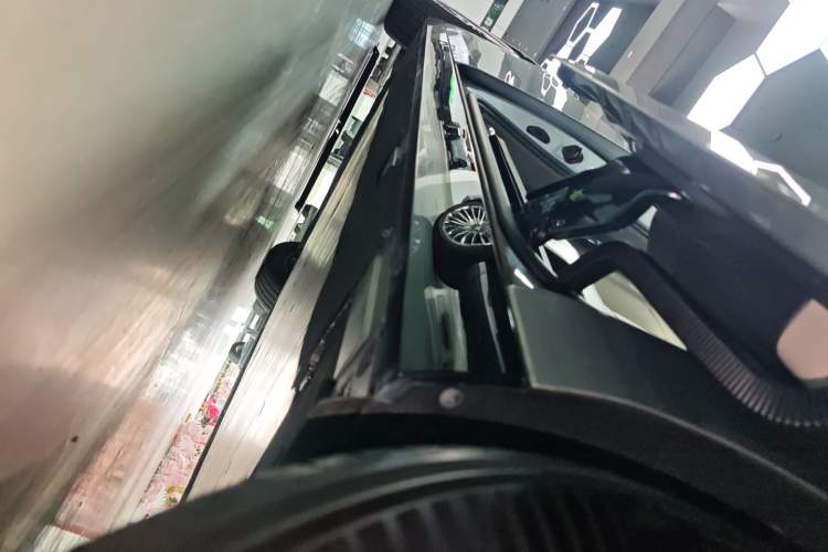 Used Li Auto MEGA 2024 Ultra Model Left Side Sill