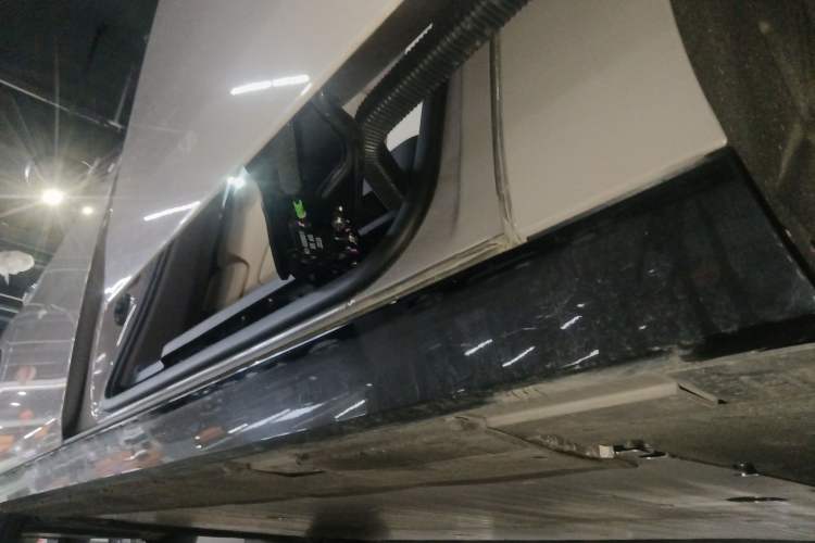 Used Li Auto MEGA 2024 Ultra Model Left Side Sill