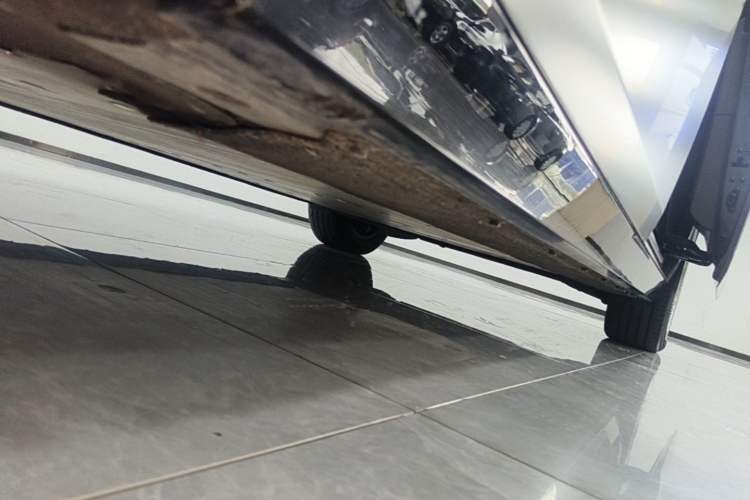 Used Li Auto MEGA 2024 Ultra Model Left Side Sill
