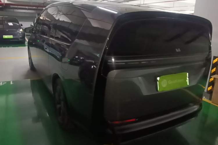 Used Li Auto MEGA 2024 Ultra Model Rear Left 45 Deg