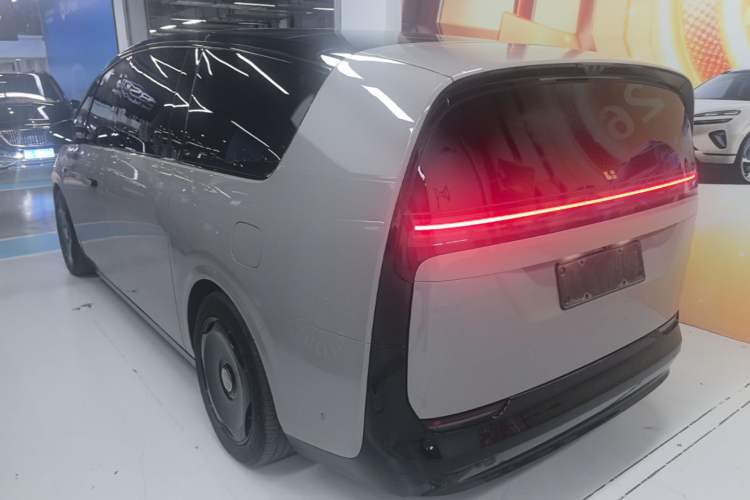 Used Li Auto MEGA 2024 Ultra Model Rear Left 45 Deg