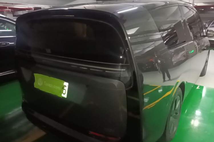 Used Li Auto MEGA 2024 Ultra Model Rear Right 45 Deg