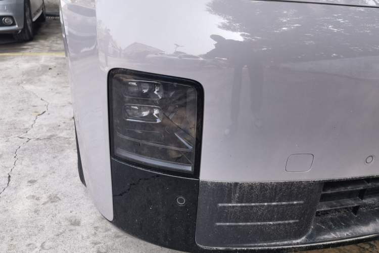 Used Li Auto MEGA 2024 Ultra Model Right Front Headlight