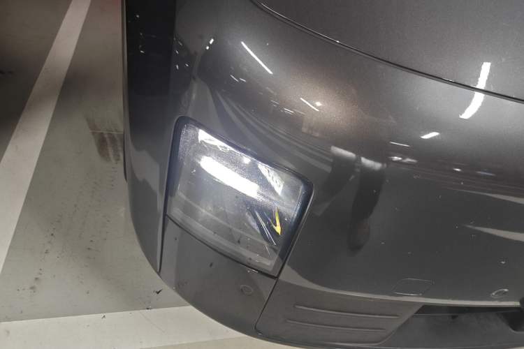 Used Li Auto MEGA 2024 Ultra Model Right Front Headlight