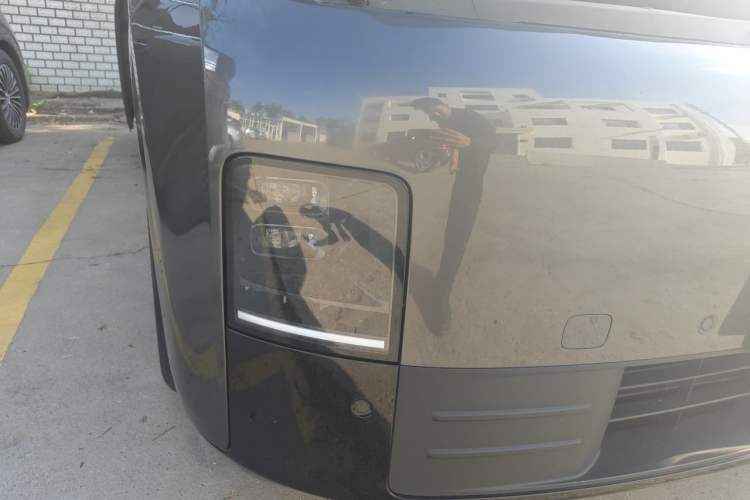 Used Li Auto MEGA 2024 Ultra Model Right Front Headlight