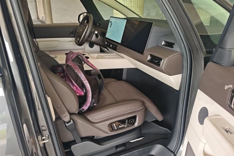 Used Li Auto MEGA 2024 Ultra Model Right Front Seat