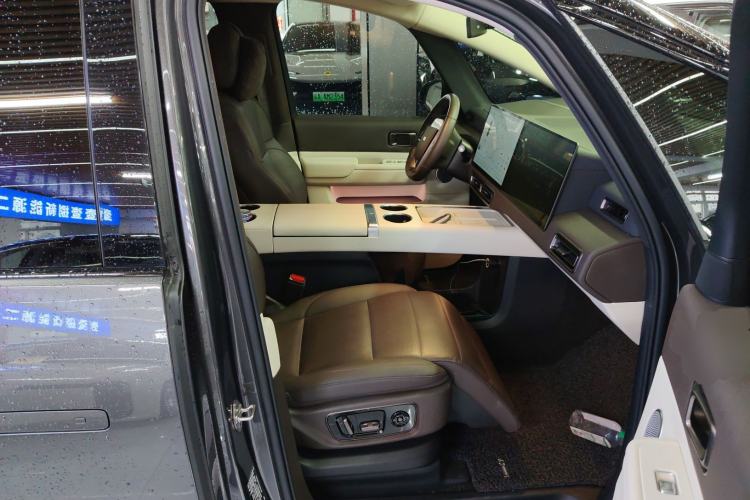 Used Li Auto MEGA 2024 Ultra Model Right Front Seat