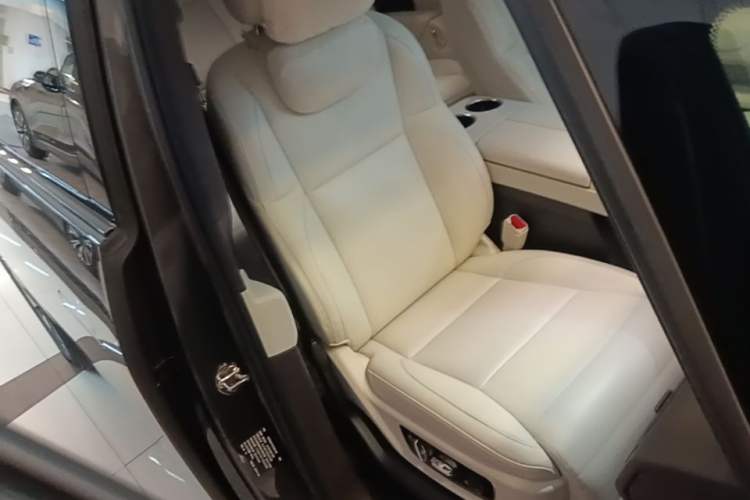 Used Li Auto MEGA 2024 Ultra Model Right Front Seat