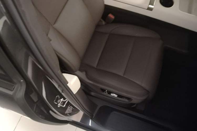 Used Li Auto MEGA 2024 Ultra Model Right Front Seat
