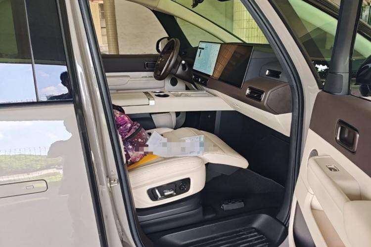 Used Li Auto MEGA 2024 Ultra Model Right Front Seat