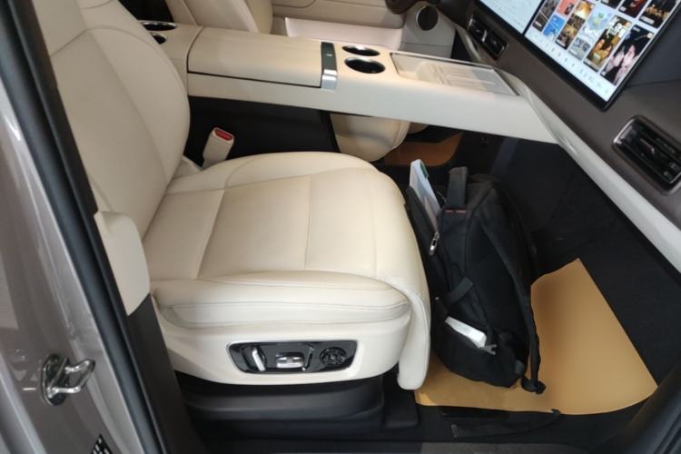 Used Li Auto MEGA 2024 Ultra Model Right Front Seat