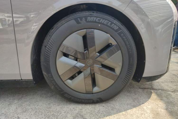 Used Li Auto MEGA 2024 Ultra Model Right Front Wheel Hub