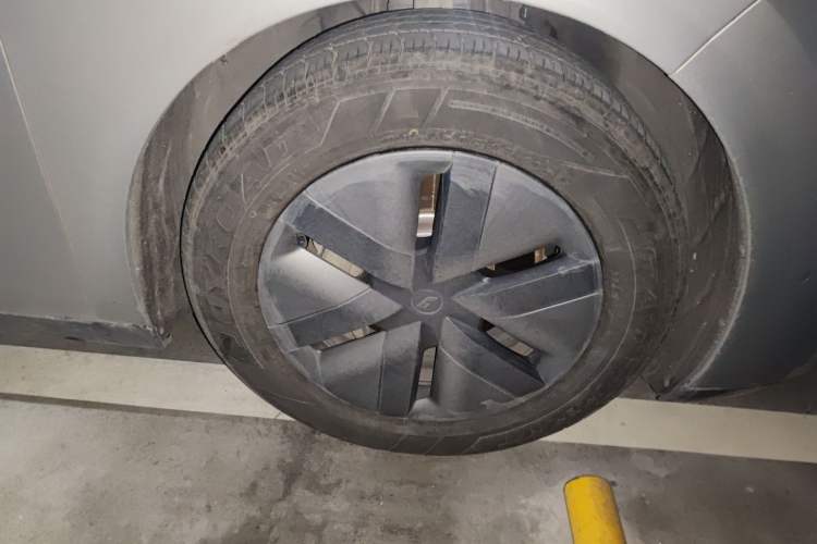 Used Li Auto MEGA 2024 Ultra Model Right Front Wheel Hub