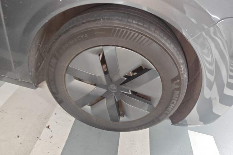 Used Li Auto MEGA 2024 Ultra Model Right Front Wheel Hub