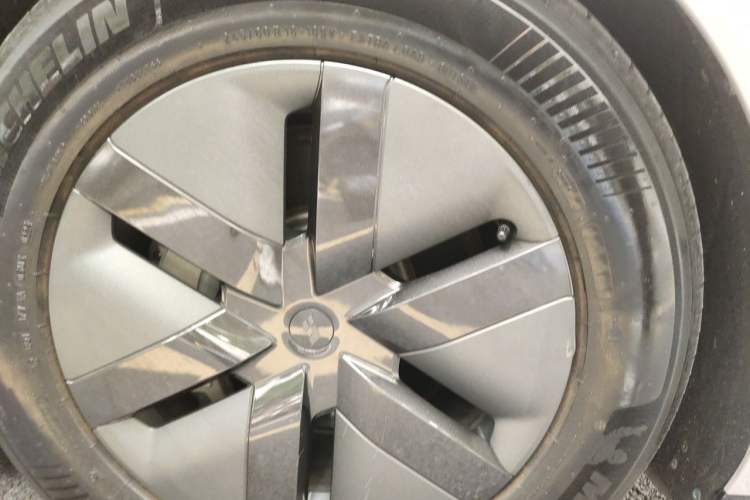 Used Li Auto MEGA 2024 Ultra Model Right Front Wheel Hub