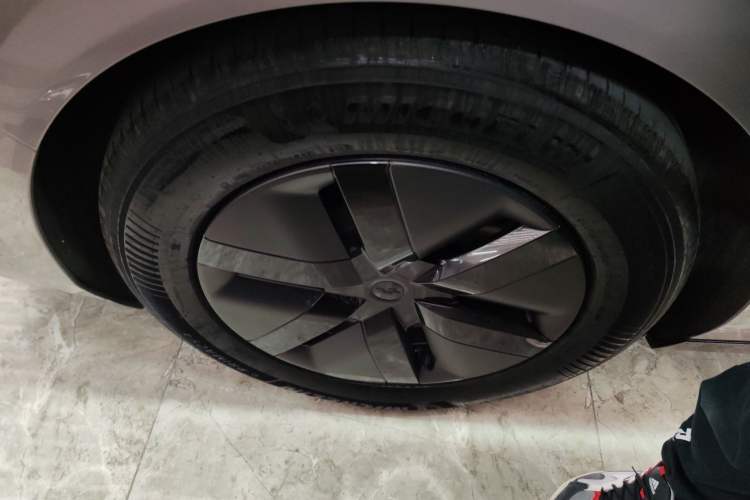 Used Li Auto MEGA 2024 Ultra Model Right Rear Wheel Hub