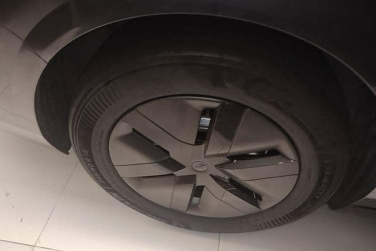Used Li Auto MEGA 2024 Ultra Model Right Rear Wheel Hub