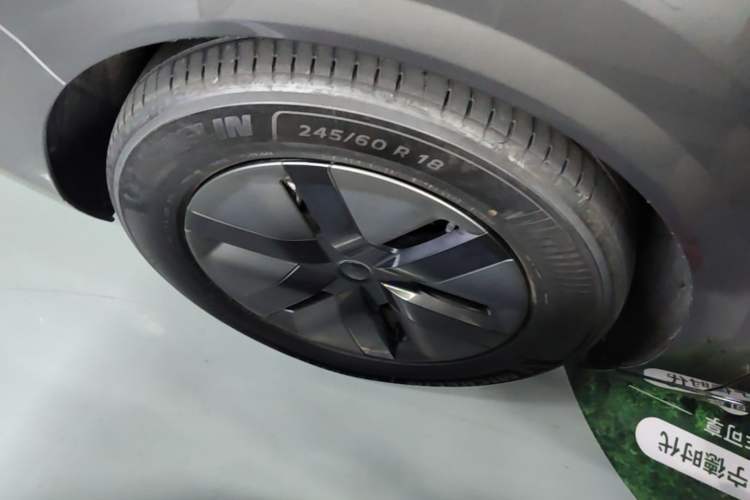 Used Li Auto MEGA 2024 Ultra Model Right Rear Wheel Hub