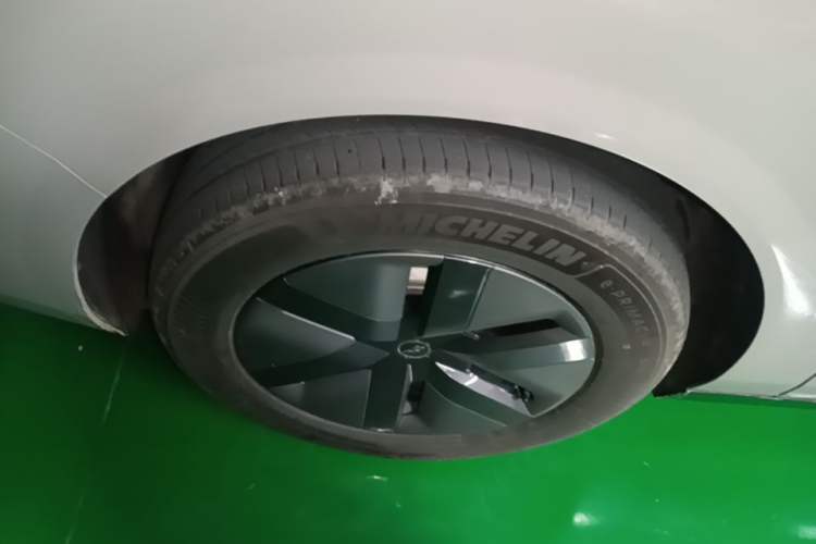 Used Li Auto MEGA 2024 Ultra Model Right Rear Wheel Hub