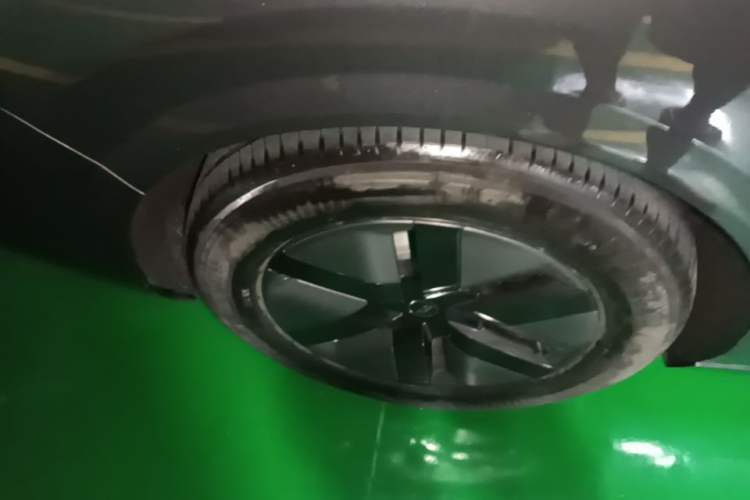 Used Li Auto MEGA 2024 Ultra Model Right Rear Wheel Hub