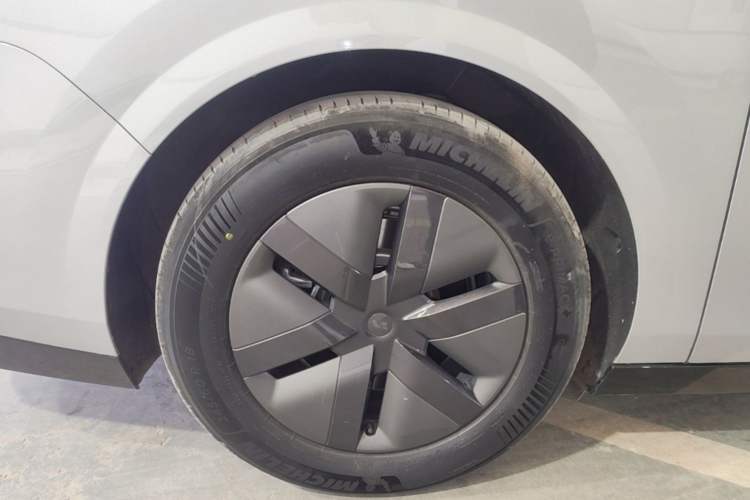 Used Li Auto MEGA 2024 Ultra Model Right Rear Wheel Hub