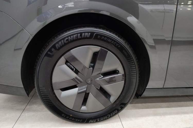 Used Li Auto MEGA 2024 Ultra Model Right Rear Wheel Hub
