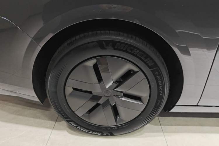 Used Li Auto MEGA 2024 Ultra Model Right Rear Wheel Hub