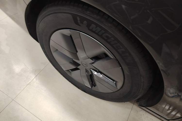 Used Li Auto MEGA 2024 Ultra Model Right Rear Wheel Hub