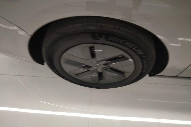 Used Li Auto MEGA 2024 Ultra Model Right Rear Wheel Hub