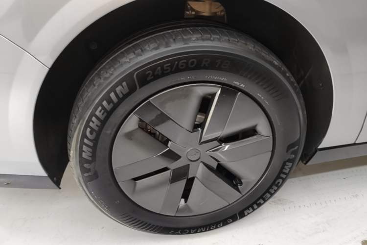 Used Li Auto MEGA 2024 Ultra Model Right Rear Wheel Hub