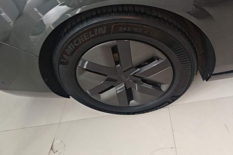 Used Li Auto MEGA 2024 Ultra Model Right Rear Wheel Hub