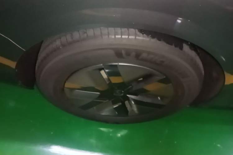 Used Li Auto MEGA 2024 Ultra Model Right Rear Wheel Hub