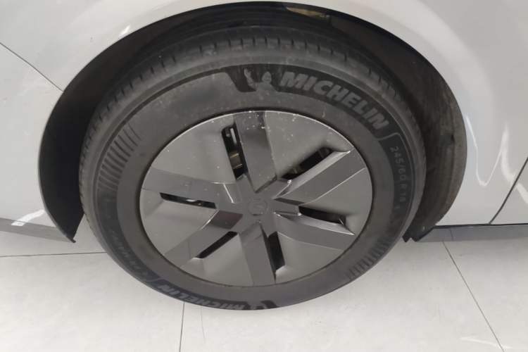Used Li Auto MEGA 2024 Ultra Model Right Rear Wheel Hub