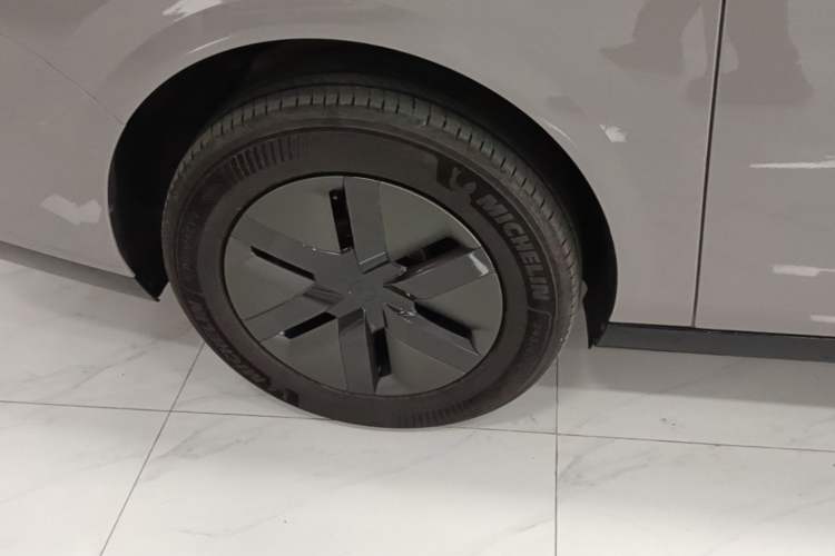Used Li Auto MEGA 2024 Ultra Model Right Rear Wheel Hub