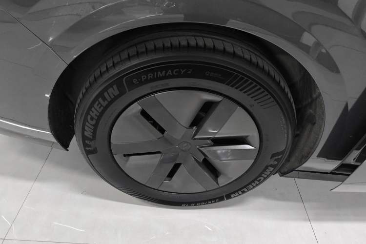 Used Li Auto MEGA 2024 Ultra Model Right Rear Wheel Hub