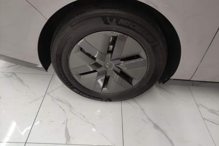 Used Li Auto MEGA 2024 Ultra Model Right Rear Wheel Hub