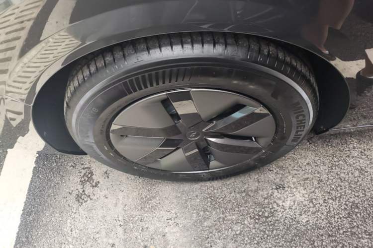 Used Li Auto MEGA 2024 Ultra Model Right Rear Wheel Hub