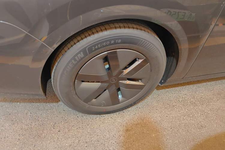 Used Li Auto MEGA 2024 Ultra Model Right Rear Wheel Hub