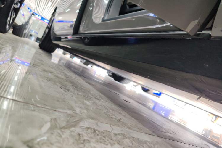Used Li Auto MEGA 2024 Ultra Model Right Side Sill
