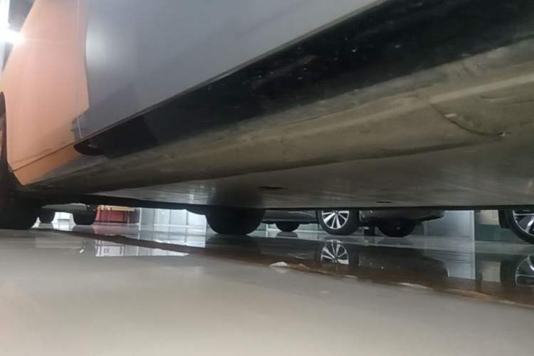 Used Li Auto MEGA 2024 Ultra Model Right Side Sill
