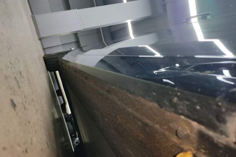 Used Li Auto MEGA 2024 Ultra Model Right Side Sill