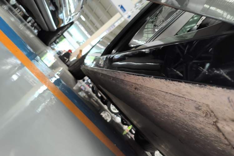Used Li Auto MEGA 2024 Ultra Model Right Side Sill